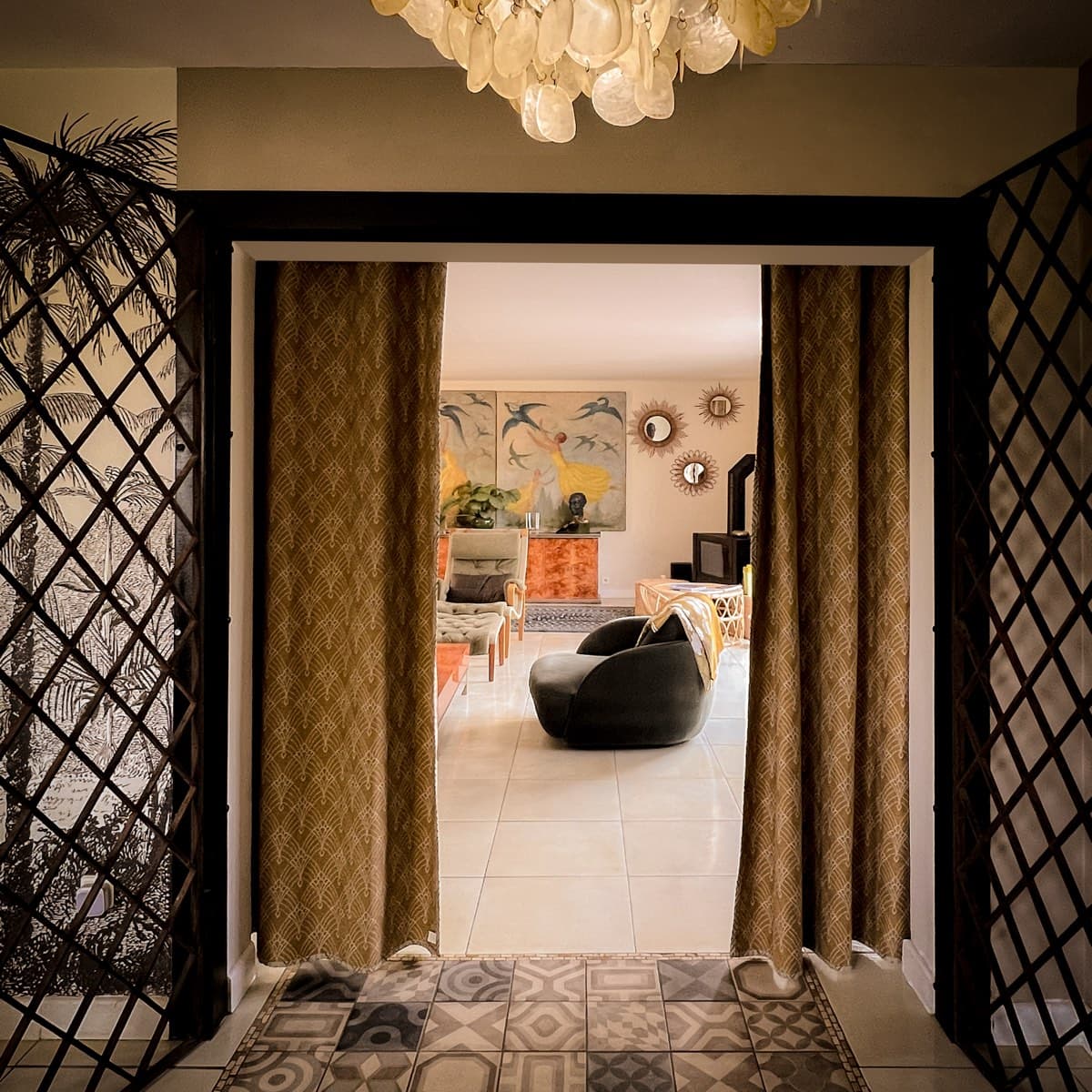 Détail de l'entrée de la maison rénovée à Coulommiers par Studio Songe