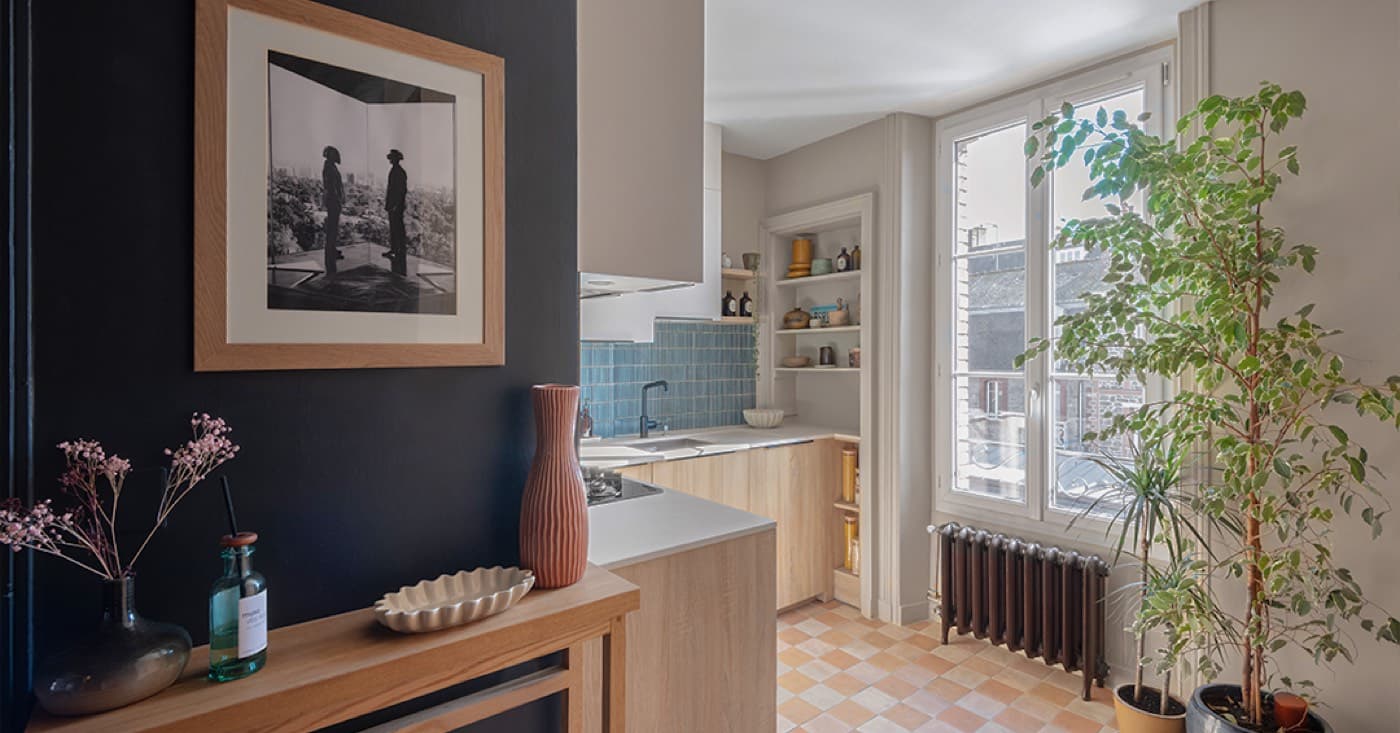 Pièce de vie de l'appartement rénové à Dinard par Studio Songe