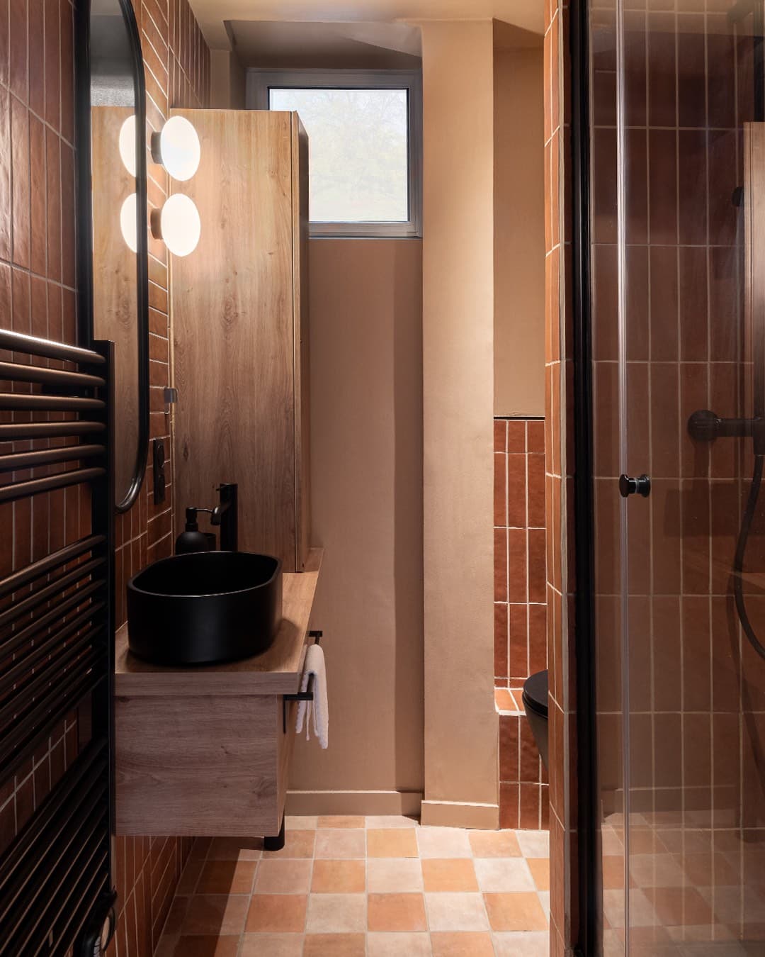 Salle de bain de l'appartement rénové à Dinard par Studio Songe