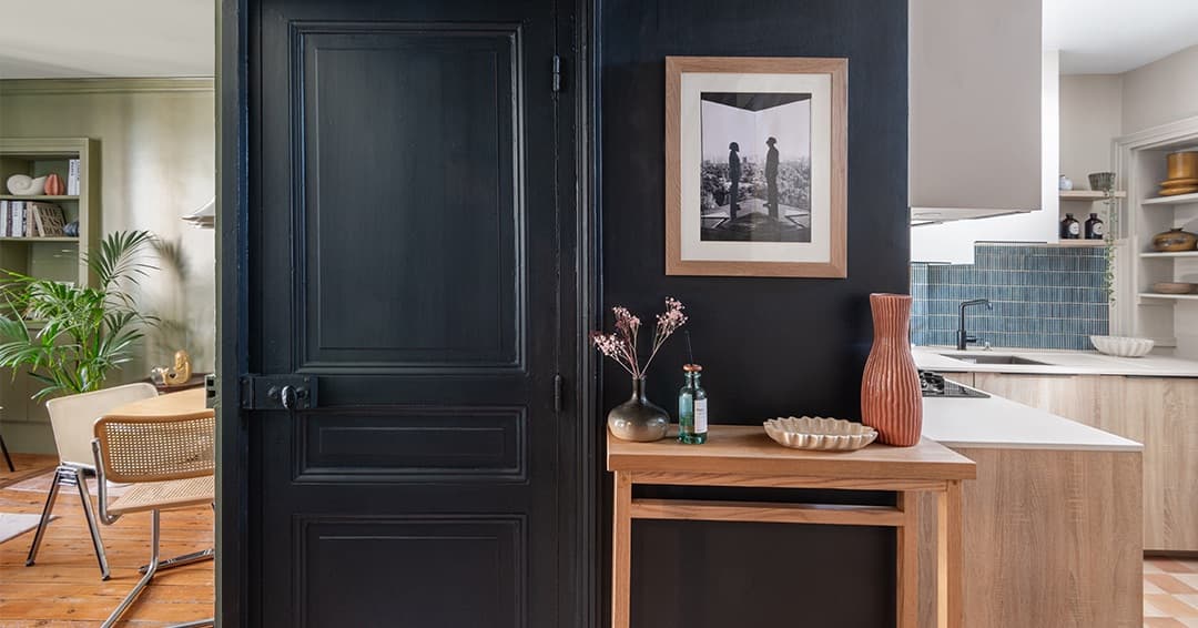 Entrée d'un appartement rénové à Dinard, en bord de mer, par Studio Songe